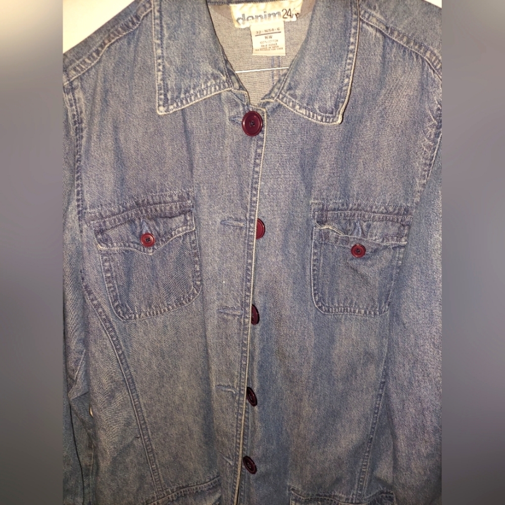 Denim 24/7 EUC Jean Jacket. 3 Utility pockets. Super soft! - Picture 3 of 8